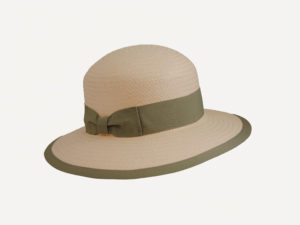 sombrero de mujer en color claro y cinta verde
