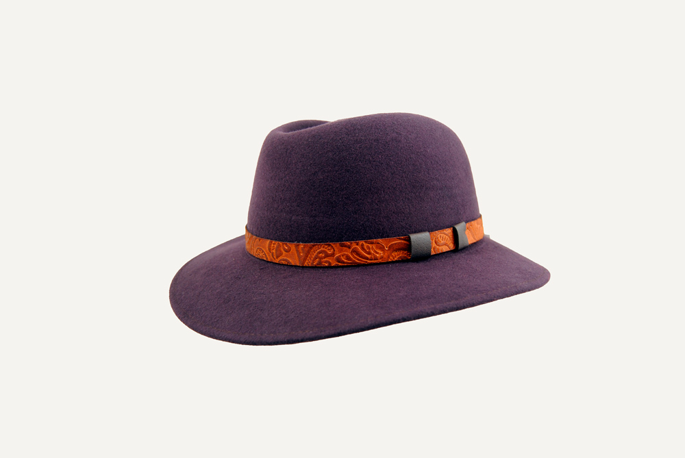 sombrero mujer de ala ancha y correa morado