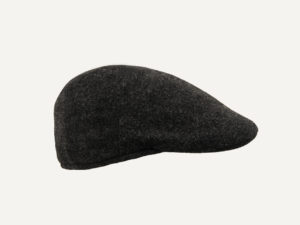 Gorra gris muy ajustada