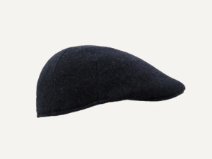 gorra azul muy ajustada