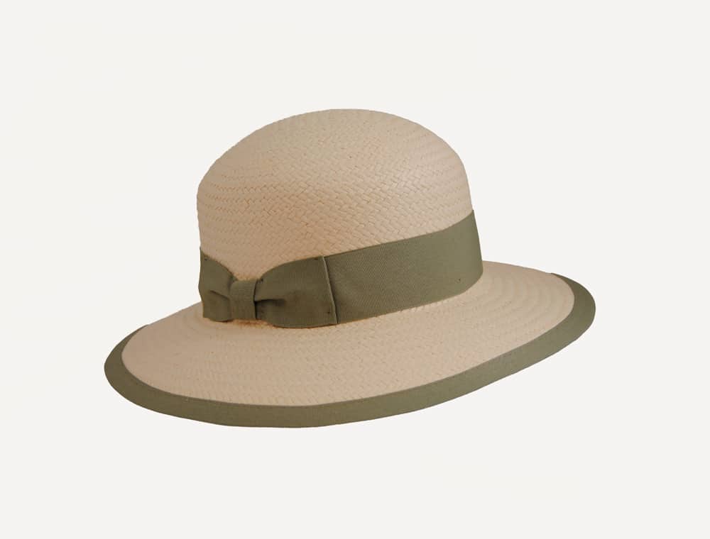 sombrero de mujer en color claro y cinta verde