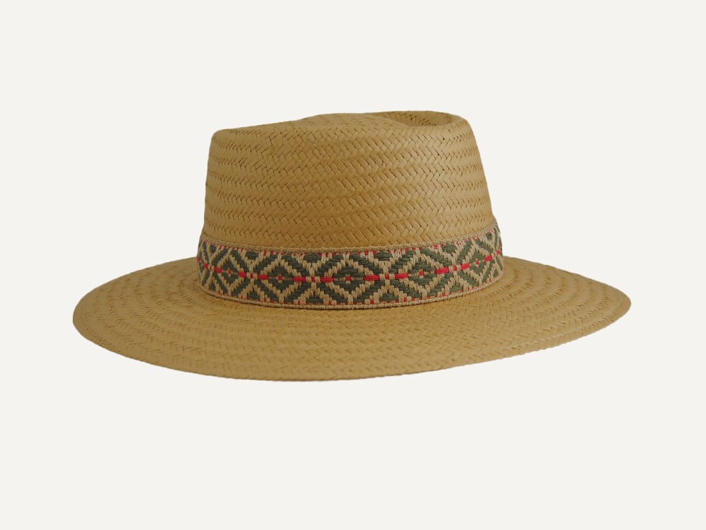 sombrero de papel en color tostado