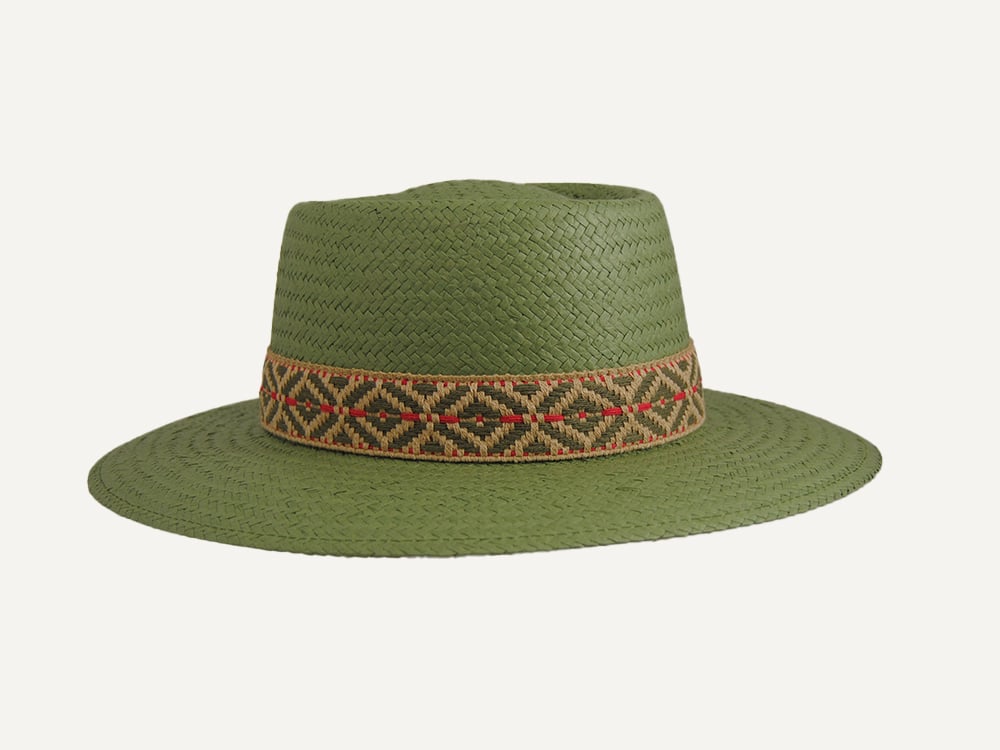 sombrero de papel en color verde