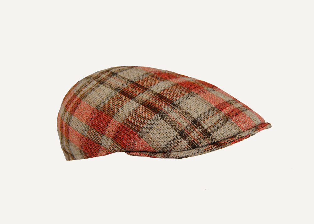 gorra cuadros rojos y marrones