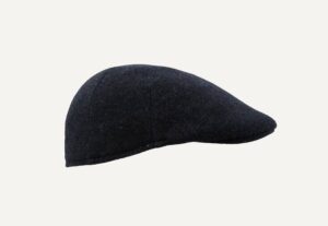 gorra azul muy ajustada