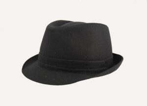 sombrero de ala corta en color negro